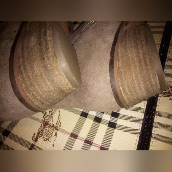 Vince Camuto Ladies Ankle Boots Size 8M - Picture 6 of 10